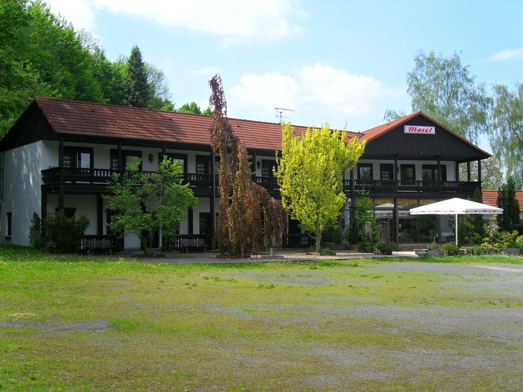 Motel Zur Festwiese Gierstädt Eksteriør bilde