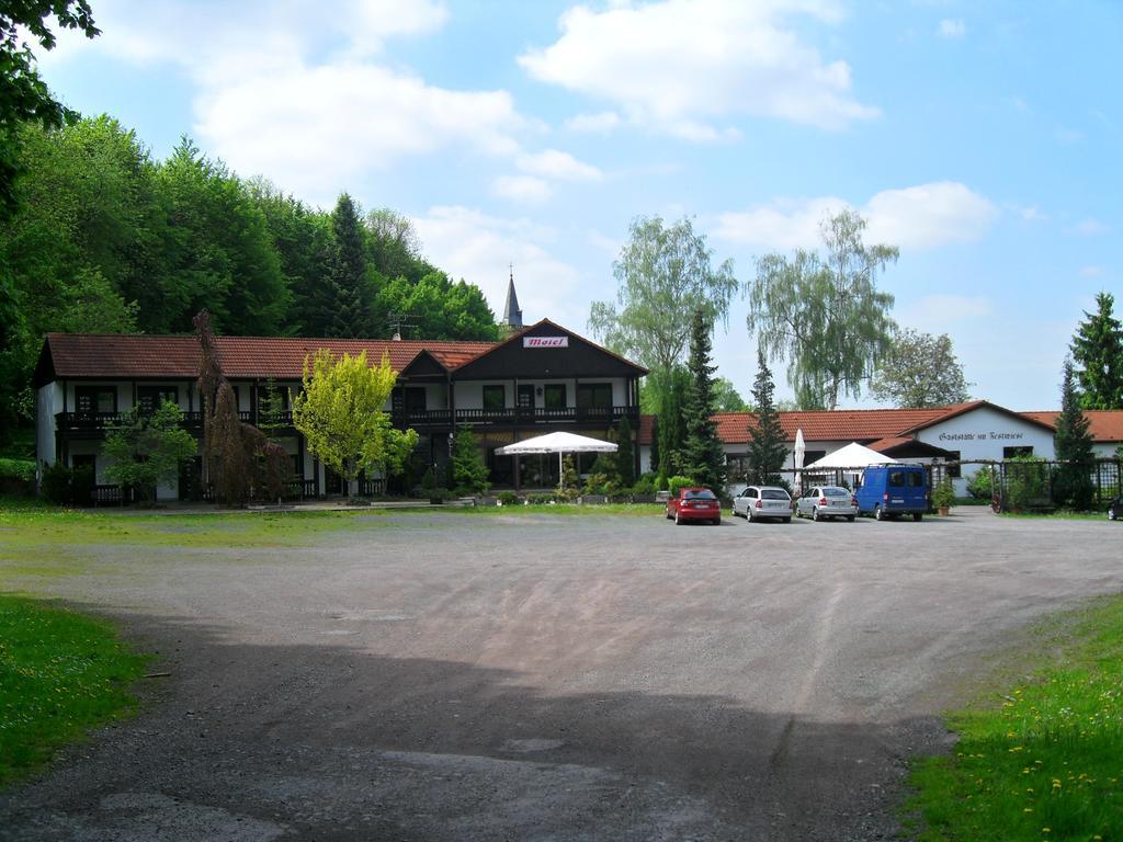 Motel Zur Festwiese Gierstädt Eksteriør bilde